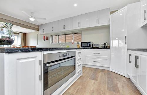 Cessnock House | Coal d' Vine Entertainer - Cessnock NSW