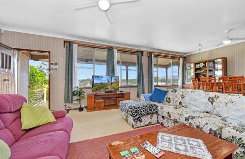 Cessnock House | Coal d' Vine Entertainer - Cessnock NSW