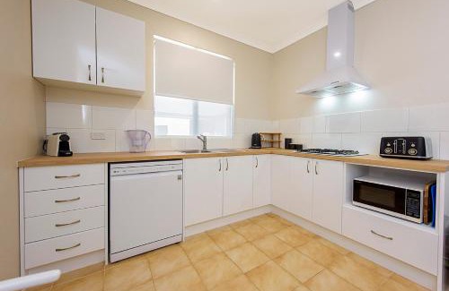 Geographe House | Coast Haven Busselton Bright, Retreat Near Beach