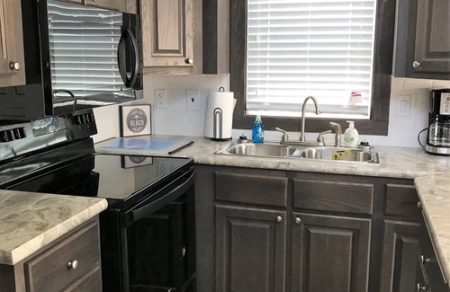 Rockport Cabin | Coast Oak -Beautiful New Tiny Cottage - Perfect Family Getaway