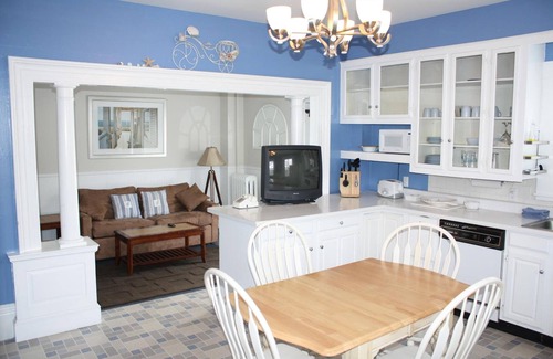 Ogunquit - Wells Hotel | Coast Village Inn & Cottages
