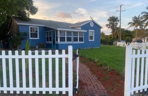 Lake Worth House | Coastal 1948 Cottage Near the Beach