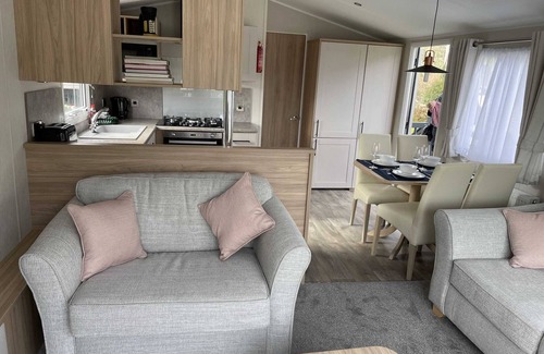 Charmouth House | Coastal 3 Bedroom Holiday Home by the Jurassic Coast