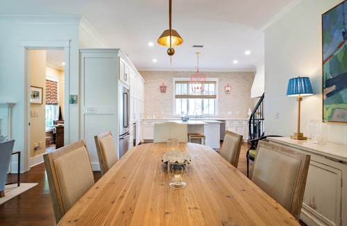 Fairhope Cottage | Coastal 4-bedroom cottage by Fairhope Pier with Golf Cart, WiFi, AC