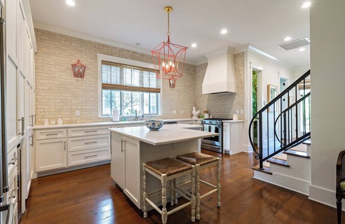 Fairhope Cottage | Coastal 4-bedroom cottage by Fairhope Pier with Golf Cart, WiFi, AC
