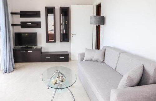 Paralia Porovitsis Apartment | Coastal Apartment on the Pedestrian Road