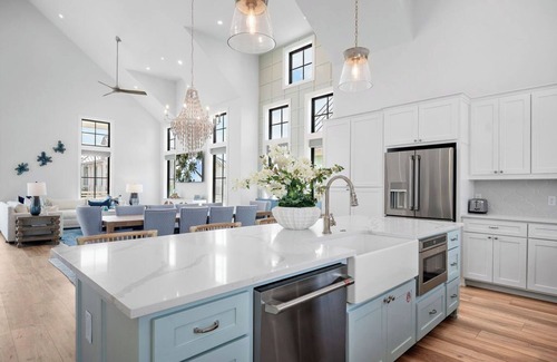 Cinnamon Shore Cottage | Coastal Belle 117 WI