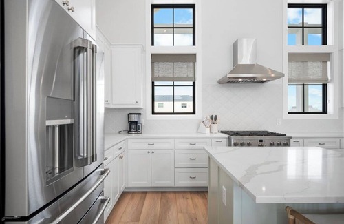 Cinnamon Shore Cottage | Coastal Belle 117 WI