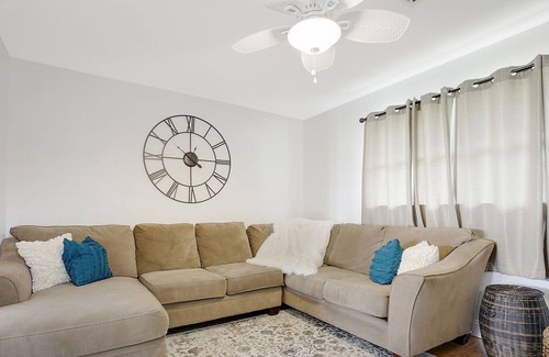 Hobe Sound House | Coastal Breeze Bungalow - Beautiful Hobe Sound / Close to Beach / 3 BE - 3 BA