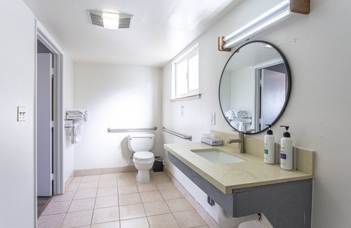 Morro Bay Hotel | Coastal Breeze Inn
