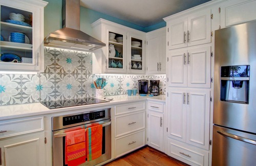 Key Allegro House | Coastal, Bright and Cheery, Key Allegro Waterfront Canal + Heated Private Pool