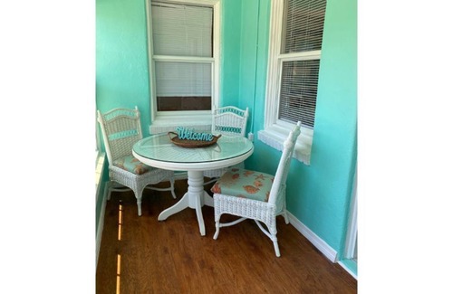 Holly Hill House | Coastal Bungalow near Beaches and Intracoastal