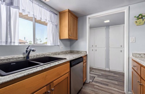 Fashion Square House | Coastal Cabana - Walk to Old Town - 2 Pools