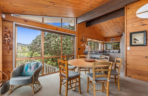 Langs Beach House | Coastal Calm - Langs Beach Holiday Home