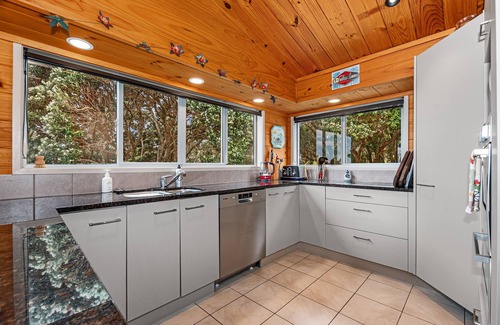 Langs Beach House | Coastal Calm - Langs Beach Holiday Home