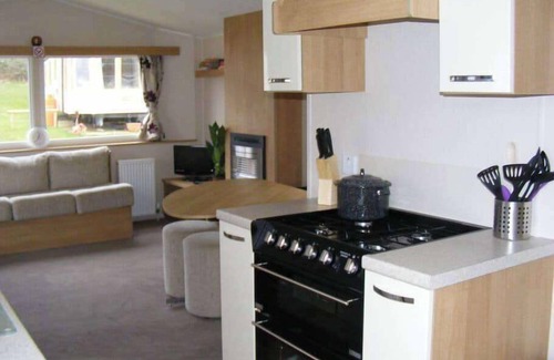 Bembridge Cabin | Coastal Caravan Retreat - Child & Pet Friendly
