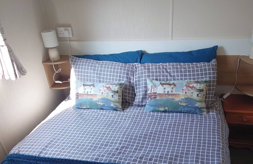 Bembridge Cabin | Coastal Caravan Retreat - Child & Pet Friendly