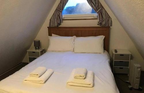 Martin Ski Chalet | Coastal Chalet - Sleeps 6 - Pool - Parking