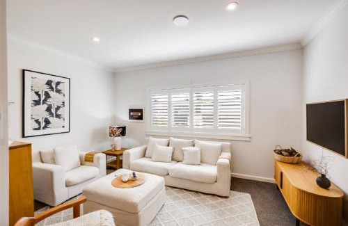 Napier House | Coastal Charm - Napier Holiday Home