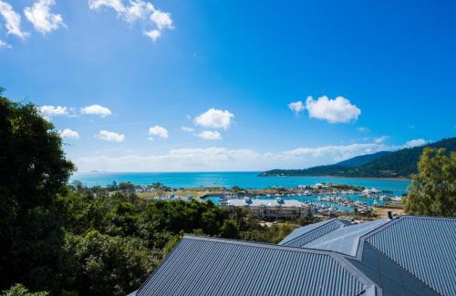Airlie Beach Apartment | Coastal Charm On Airlie
