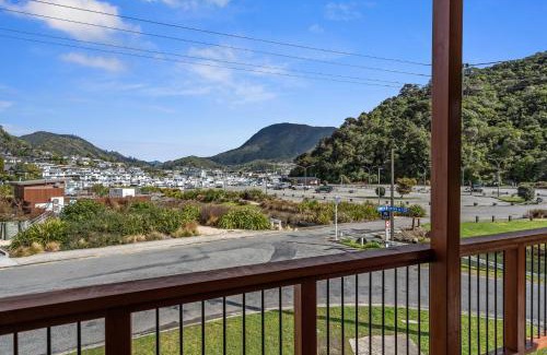 Picton House | Coastal Charm - Picton Holiday Home