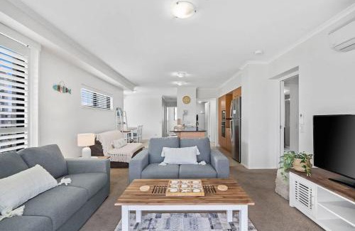 Alexandra Headland Apartment | Coastal Charmer Resort-style Living at Alex Beach