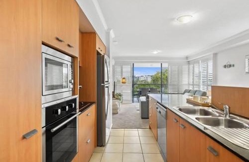 Alexandra Headland Apartment | Coastal Charmer Resort-style Living at Alex Beach