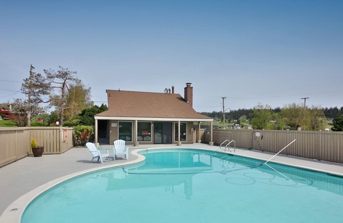 Freeland Condo | Coastal Chic Beach Condo - on Mutiny Bay