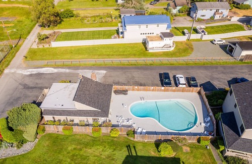 Freeland Condo | Coastal Chic Beach Condo - on Mutiny Bay