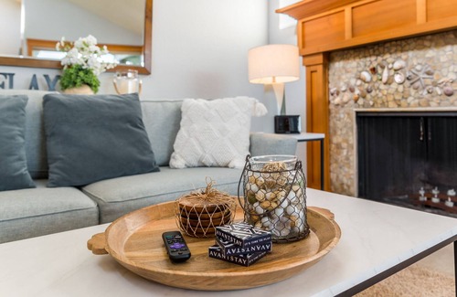 Freeland Condo | Coastal Chic Beach Condo by AvantStay | Balcony