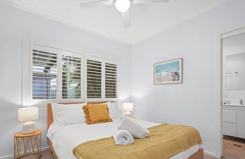 Long Jetty House | Coastal Chic Cottage: Relax by the Beach