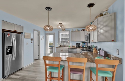 Sneads Ferry House | Coastal Chic Townhome | 3 Balconies & Ocean Views