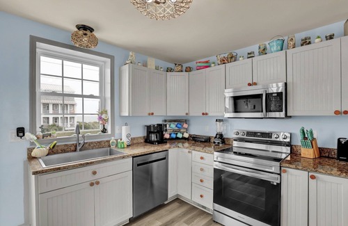 Sneads Ferry House | Coastal Chic Townhome | 3 Balconies & Ocean Views