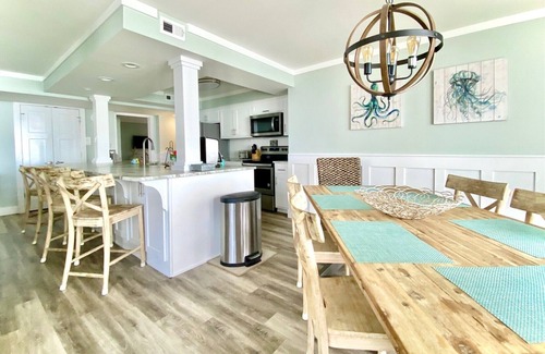 Holiday Beach Condo | Coastal Chic Gulf Front Condo! End Unit PW 912
