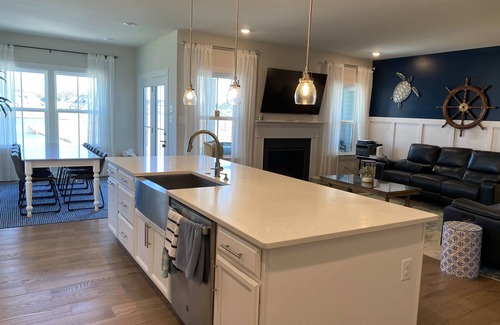 Lewes House | Coastal Club WATERFRONT Home 5BR 4Bth, 3 Ensuites Sleeps 12