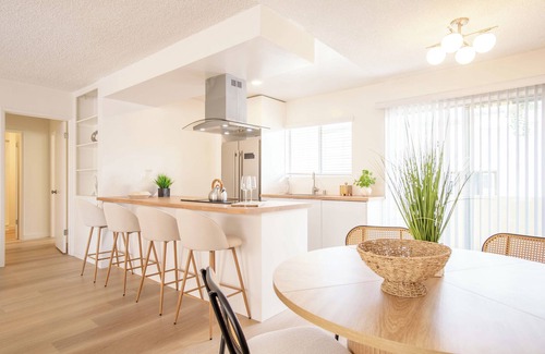 Wilshire Montana Apartment | Coastal Comfort, 2BR Montana
