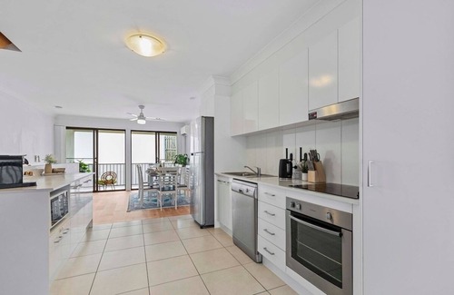 Redcliffe Apartment | Coastal Comfort 3BR Home in Heart of Redcliffe