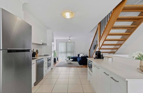 Redcliffe Apartment | Coastal Comfort 3BR Home in Heart of Redcliffe