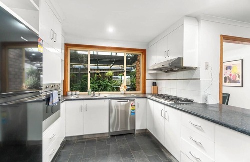 Hallett Cove House | Coastal Comfort 4BR Vacation Home in Hallett Cove