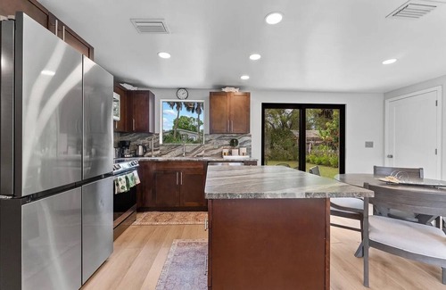 Tampa House | Coastal Comfort Retreat Getaway Near Hospitals