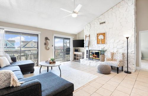 Surfside Beach Apartment | Coastal Comforts