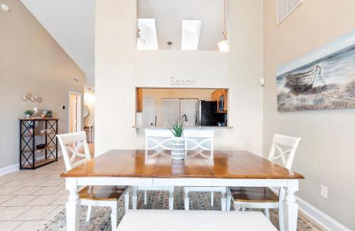 Surfside Beach Apartment | Coastal Comforts