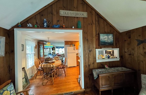 Old Saybrook House | Coastal Cottage !3 bedroom, 2 bath home with deck and walk to the beachn