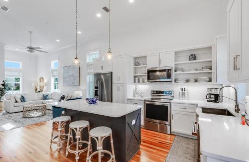 Orange Beach House | Coastal Cottage BVR02 by Liquid Life