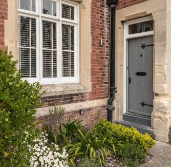 Ramsgate House | Coastal Cottage: Charming three bedroom cottage with private garden