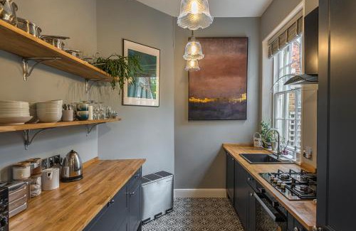 Ramsgate House | Coastal Cottage: Charming three bedroom cottage with private garden