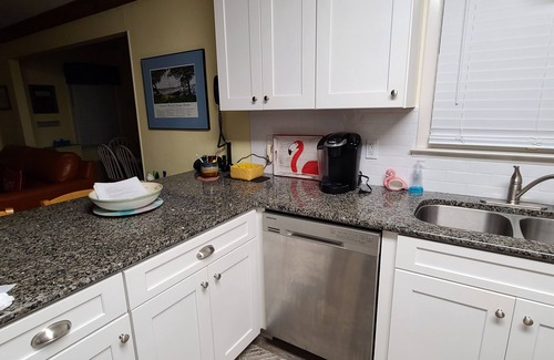 Sunset Beach Cottage | COASTAL COTTAGE, CLOSE TO BEACH, PETS OK, FREE PIER PARKING, WI-FI, BRING LINENS