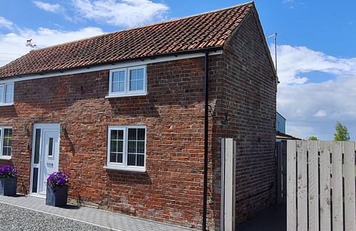 Saltfleetby Saint Clement Cottage | Coastal cottage for couples.nLincolnshire Coastal Cottage.