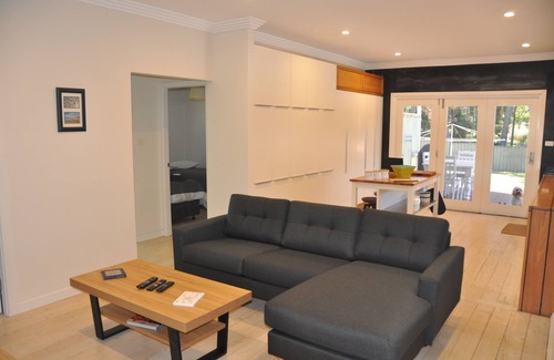 Towradgi House | Coastal Cottage - Pet Friendly
