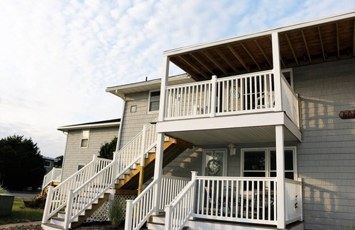 Caine Woods Condo | Coastal Cottage Style Condo! 2 BR, 1 BA. Walk to the beach!